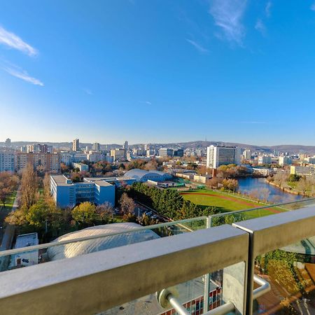ברטיסלאבה Sunny Apartment With Amazing Terrace On The 13Th Floor Near City Center מראה חיצוני תמונה