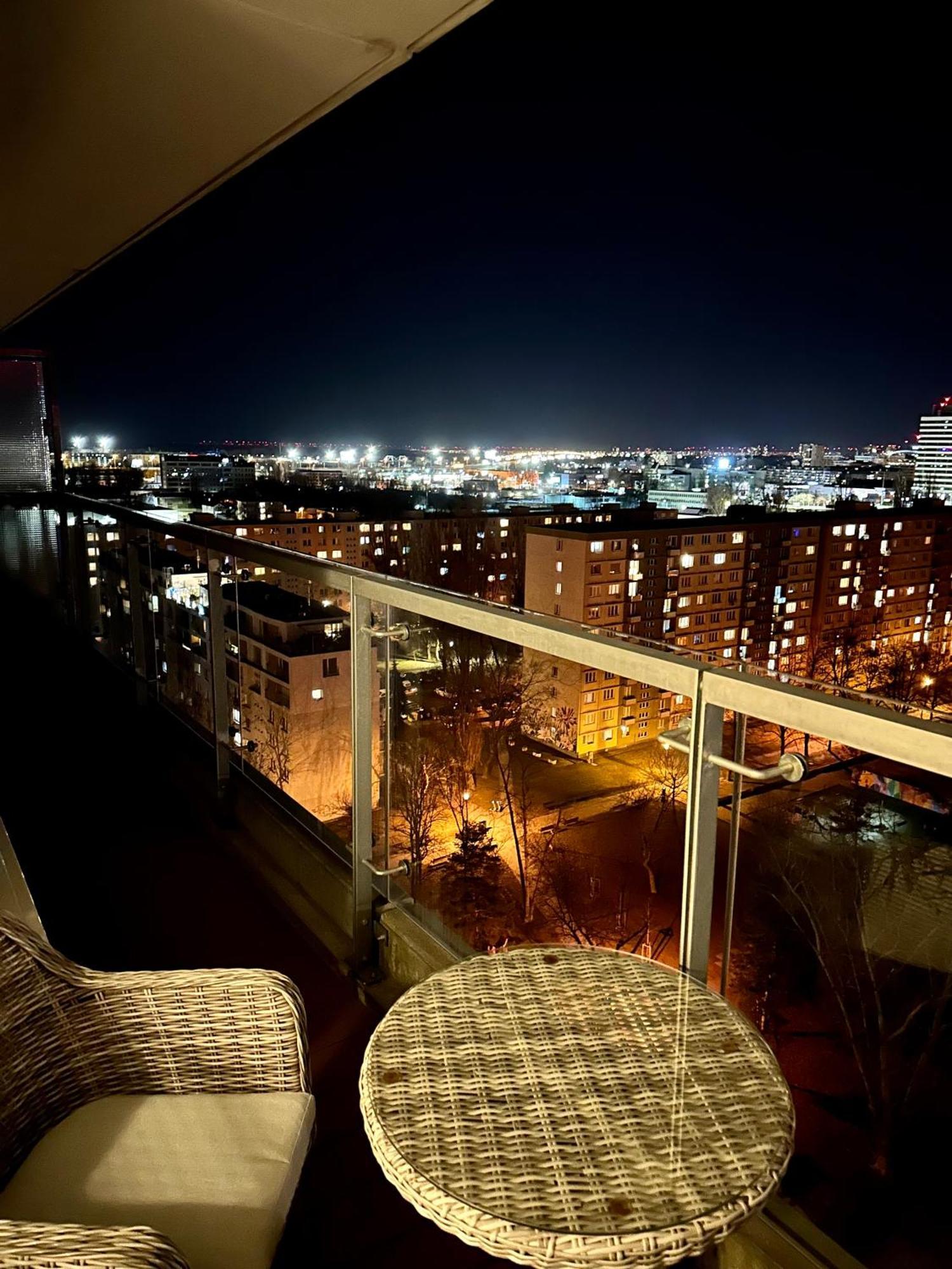 ברטיסלאבה Sunny Apartment With Amazing Terrace On The 13Th Floor Near City Center מראה חיצוני תמונה