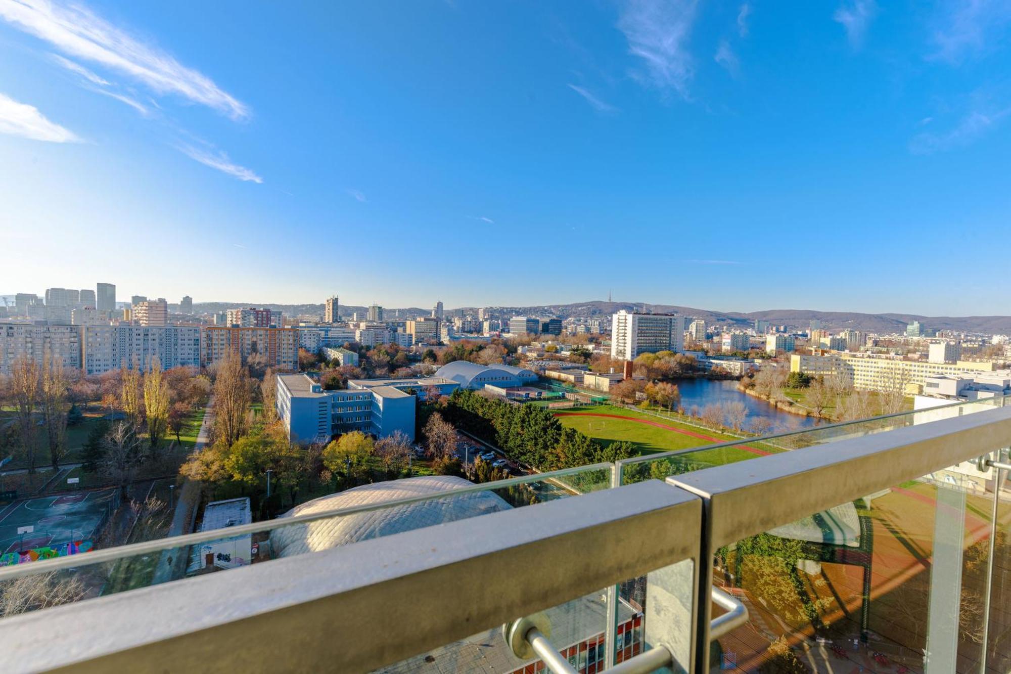 ברטיסלאבה Sunny Apartment With Amazing Terrace On The 13Th Floor Near City Center מראה חיצוני תמונה