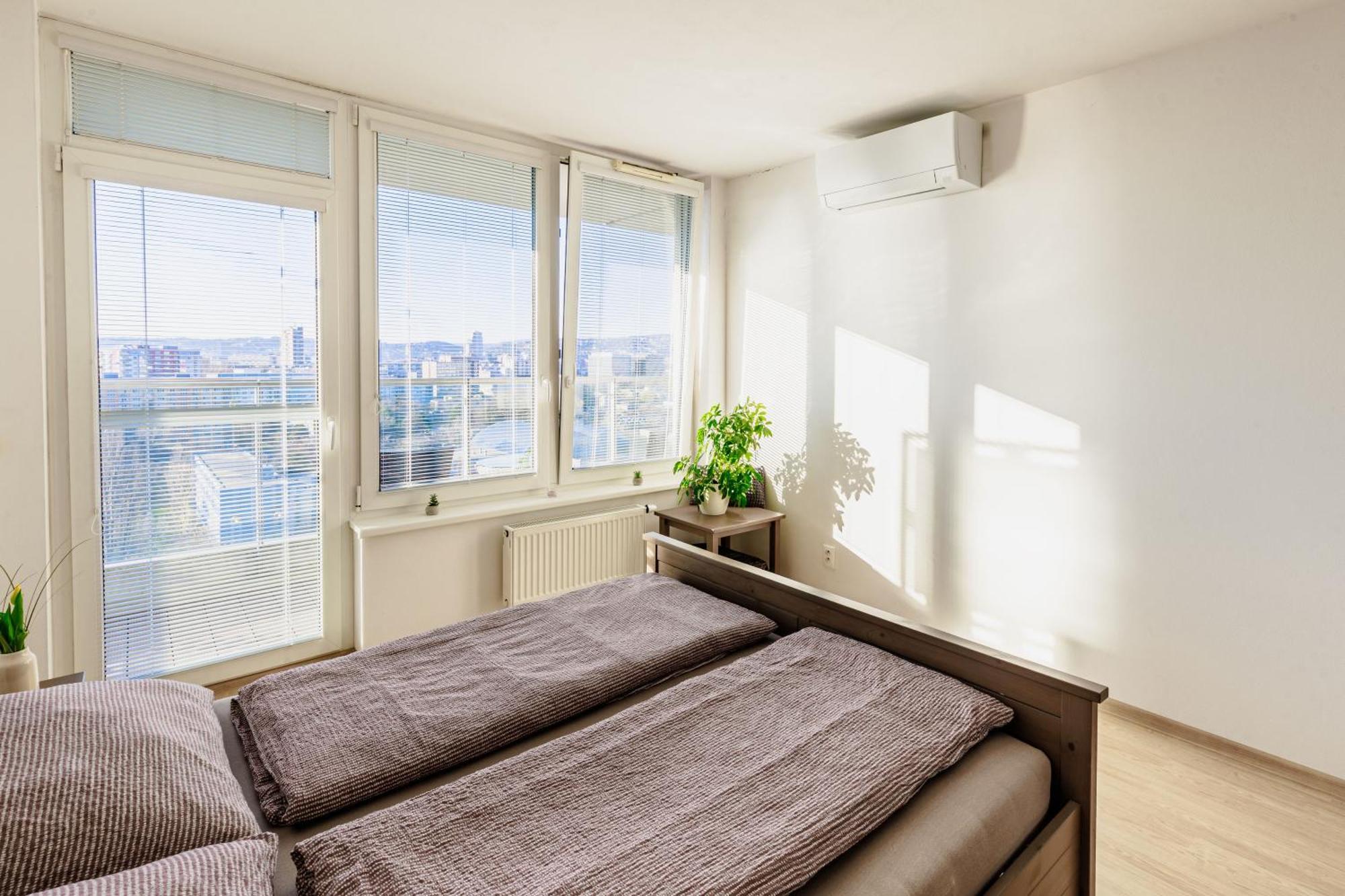 ברטיסלאבה Sunny Apartment With Amazing Terrace On The 13Th Floor Near City Center מראה חיצוני תמונה