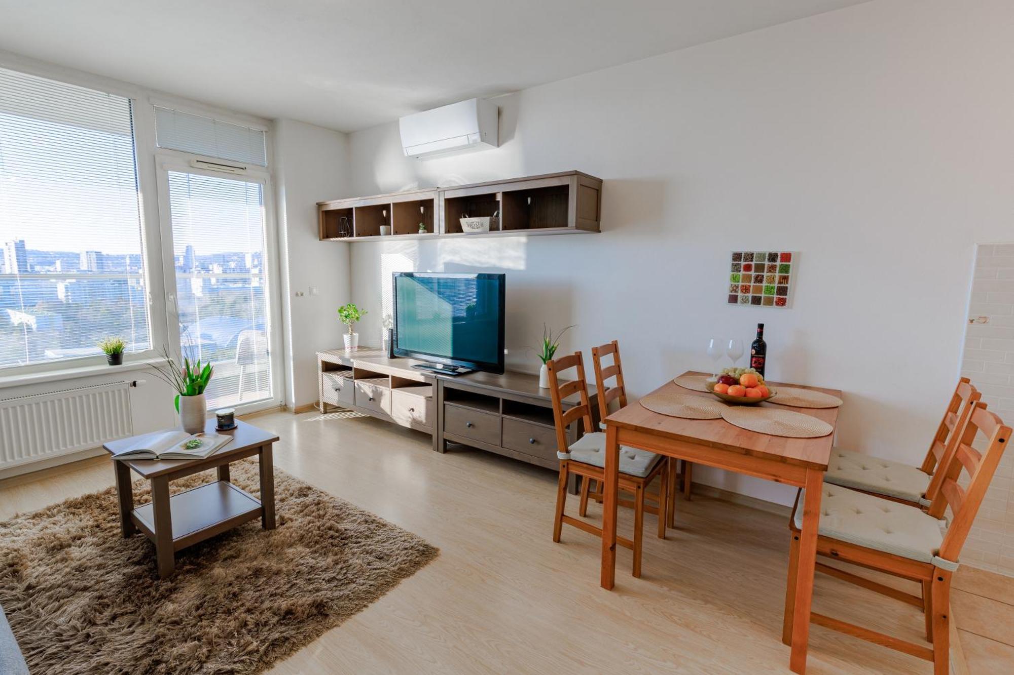 ברטיסלאבה Sunny Apartment With Amazing Terrace On The 13Th Floor Near City Center מראה חיצוני תמונה